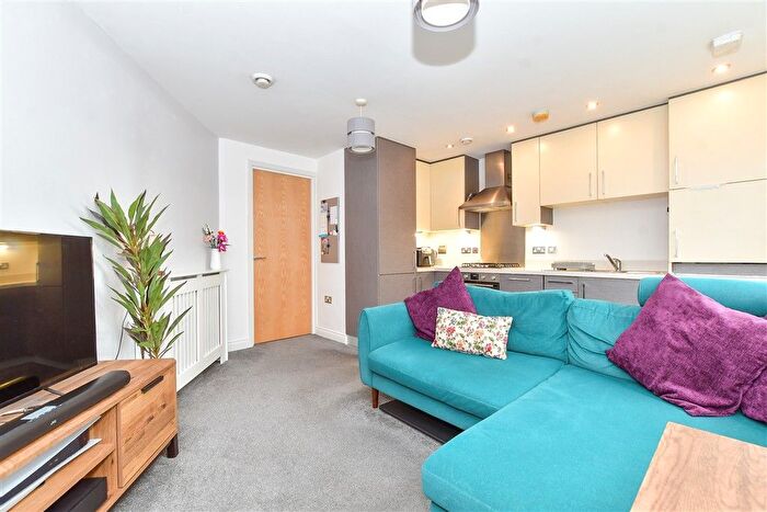 1 Bedroom Flat For Sale In Gainsborough Close, Basildon, Essex, SS14