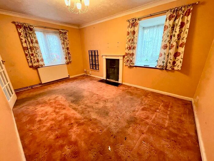 3 Bedroom SemiDetached House For Sale In Hammerstone Lane, Danefield