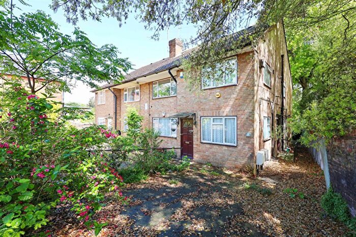 2 Bedroom Maisonette For Sale In Harlington Road, Hillingdon, UB8