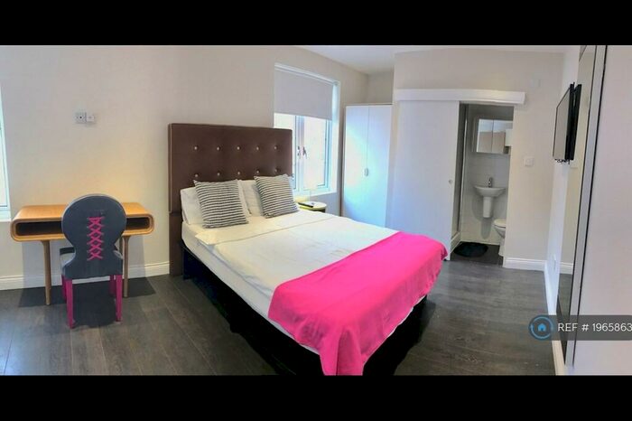 Studio To Rent In Finchley Road, London, NW3