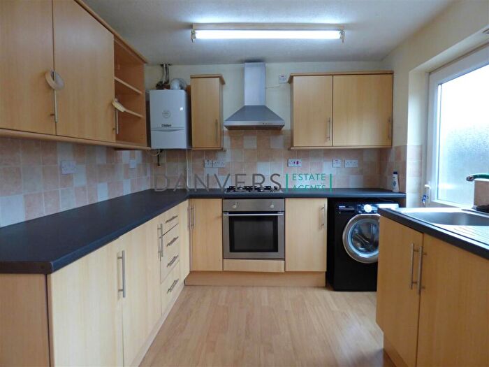 3 Bedroom Terraced House To Rent In Blount Road, Leicester, LE4
