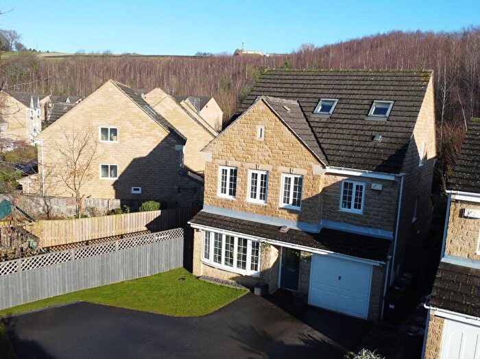 4 Bedroom Detached House For Sale In Tithefields, Fenay Bridge, HD8