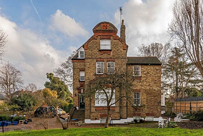 2 Bedroom Flat To Rent In Kings Road, Richmond, TW10