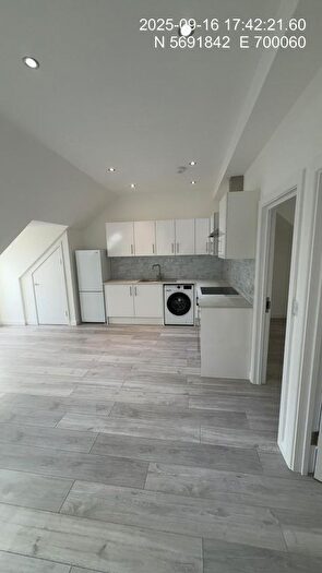 2 Bedroom Flat To Rent In Foxley Lane, Purley, CR8