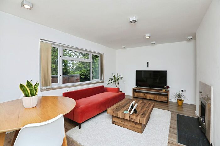 2 Bedroom Flat For Sale In Shorts Way, Rochester, ME1