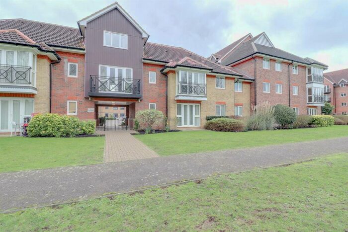 2 Bedroom Maisonette To Rent In Sommers Court, Crane Mead, Ware, Herts, SG12
