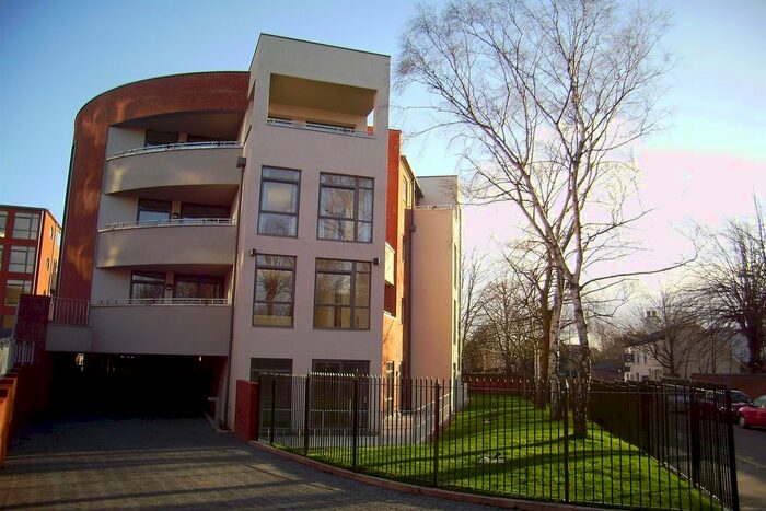 2 Bedroom Flat To Rent In Carlin House, Beeston, NG9