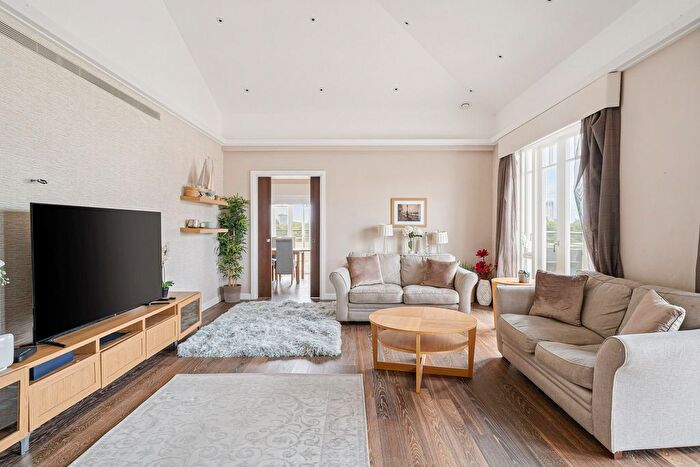 4 Bedroom Flat To Rent In Carnwath Road, London, SW6