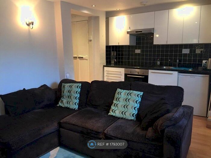 1 Bedroom Flat To Rent In Brixton Road, London, SW9
