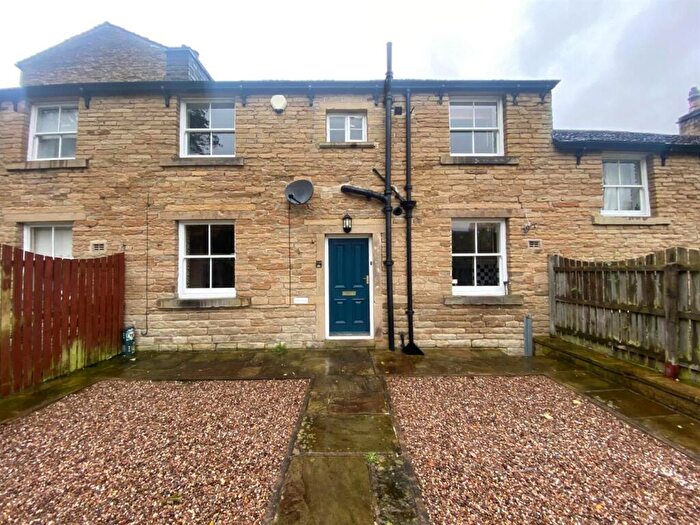 2 Bedroom Cottage To Rent In Top Row, Armitage Bridge, Huddersfield, HD4