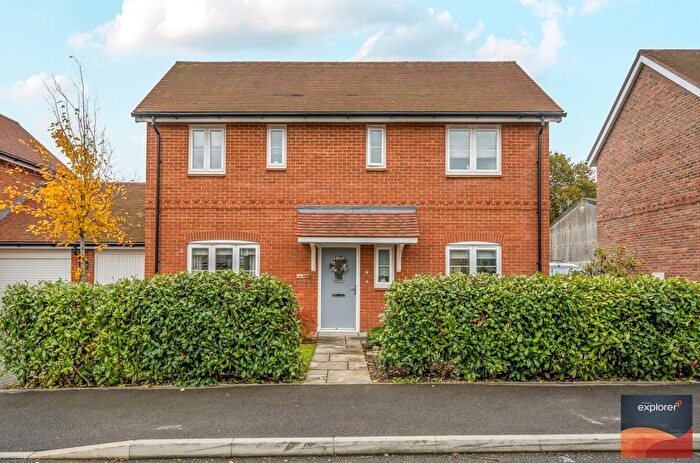 2 Bedroom Link Detached House For Sale In Sireburne Close, Sherborne St. John, RG24
