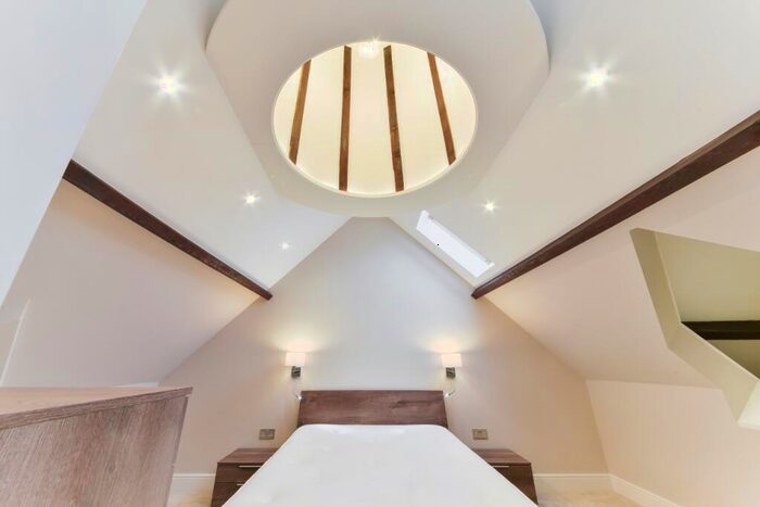 2 Bedroom Flat To Rent In Kingston Upon Thames, London, KT2