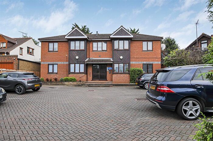 2 Bedroom Flat To Rent In Old Watford Road, Bricket Wood, St. Albans, AL2