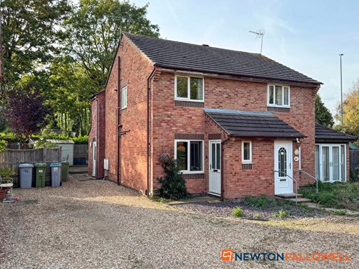 2 Bedroom Semi-Detached House For Sale In Hounsfield Close, Newark, NG24