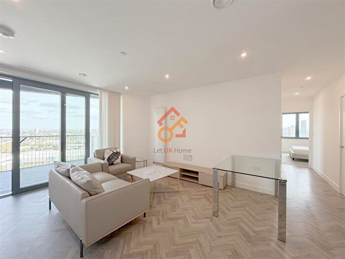 2 Bedroom Flat For Sale In Skyline Apartments, Makers Yard, London, E3