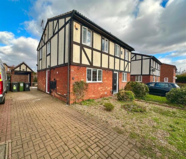 2 Bedroom Semi-Detached House To Rent In Hedley Rise, Luton, LU2