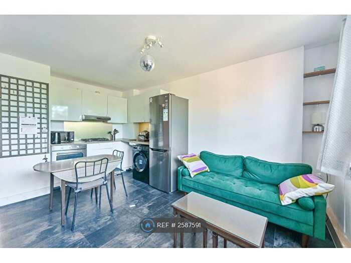 3 Bedroom Flat To Rent In Baly House, London, SW2