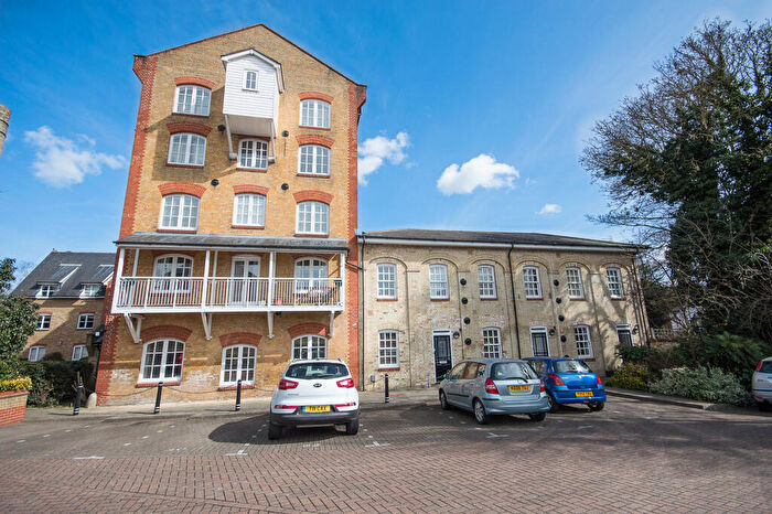 2 Bedroom End Of Terrace House To Rent In North Road, Hertford, SG14