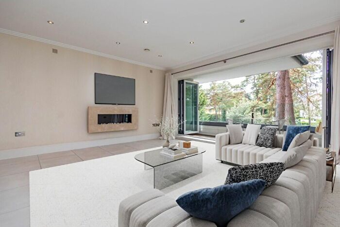 3 Bedroom Apartment For Sale In Canford Cliffs Road, Poole, Dorset, BH13