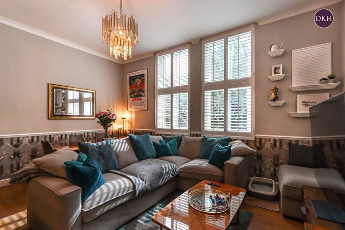 2 Bedroom Flat For Sale In Leavesden Court, Mallard Road, Abbots Langley, WD5