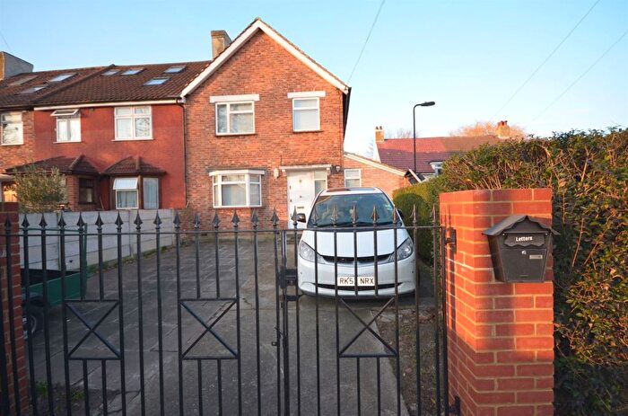 3 Bedroom Semi-Detached House For Sale In Muirfield, East Acton, W3