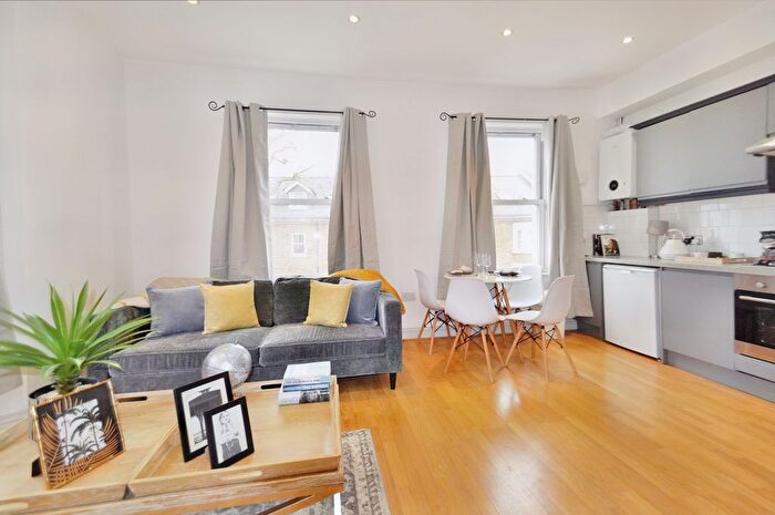 1 Bedroom Maisonette To Rent In Acton Lane, Chiswick, W4