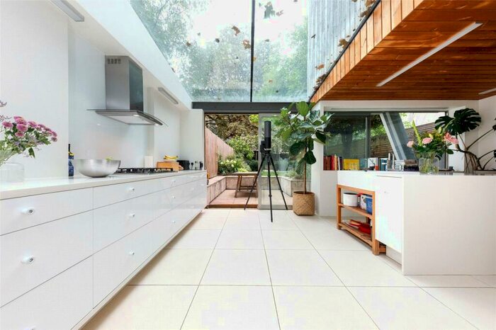 4 Bedroom House To Rent In Queensbridge Road, Hackney, E8