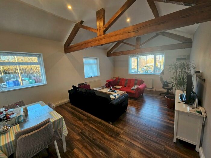 2 Bedroom Apartment To Rent In Wortley Road, Leeds, West Yorkshire, LS12