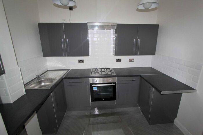 1 Bedroom Flat To Rent In Ramuz Drive, Westcliff-On-Sea, SS0