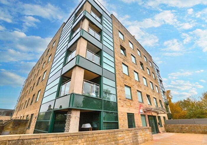 1 Bedroom Flat For Sale In Apartment Stone Gate House, Bradford, West Yorkshire, BD1