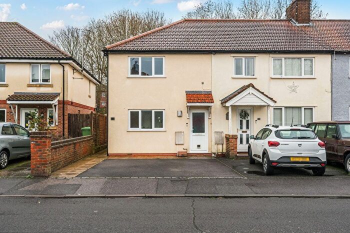 1 Bedroom Flat To Rent In Lennard Road, Dunton Green, TN13