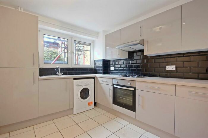 4 Bedroom Apartment To Rent In Windermere House, Eric Street, E3