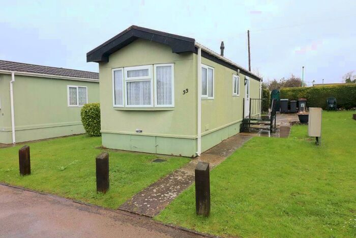 1 Bedroom Park Home To Rent In Nursery Road, Luton, Bedfordshire, LU3