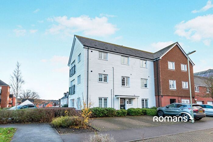 2 Bedroom Flat To Rent In Stevens Way, Church Crookham, Fleet, GU52