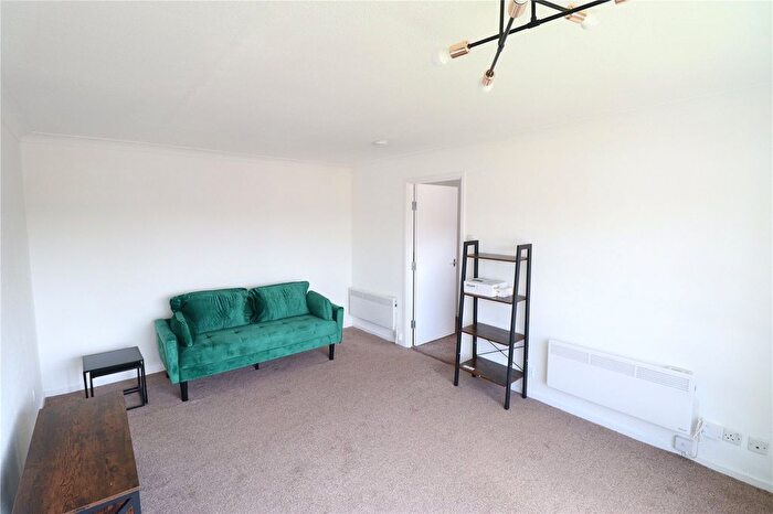 1 Bedroom Flat To Rent In Mallards Court, Hanger Ruding, Watford, Hertfordshire, WD19