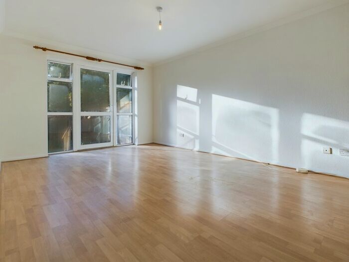 2 Bedroom Flat To Rent In Beaconsfield Road, Basingstoke, RG21