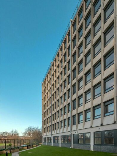 2 Bedroom Flat To Rent In Elfin Square, Embankment West, Edinburgh, EH11