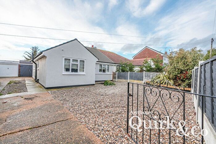 3 Bedroom Bungalow For Sale In Linden Way, Canvey Island, SS8