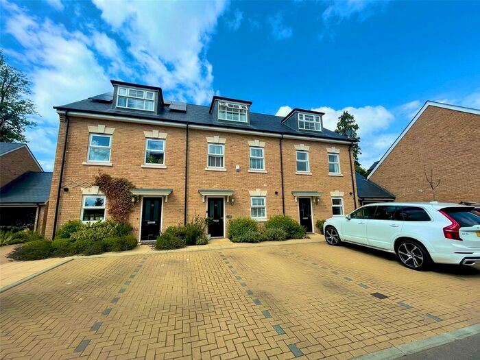 4 Bedroom End Of Terrace House To Rent In Timms Close, Horsham, RH12