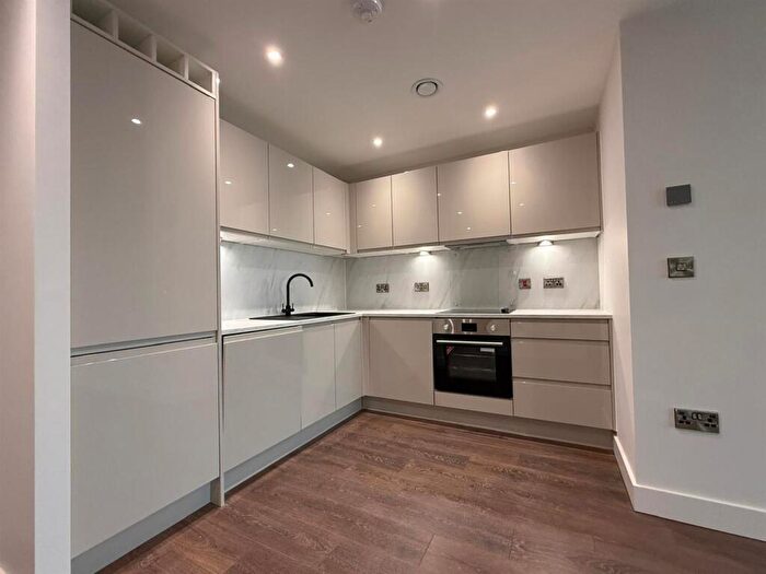 2 Bedroom Flat To Rent In Triskellion Way, Liverpool, L3