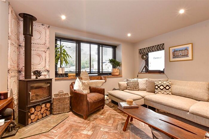 2 Bedroom Cottage For Sale In High Street, Wroxall, Isle Of Wight, PO38