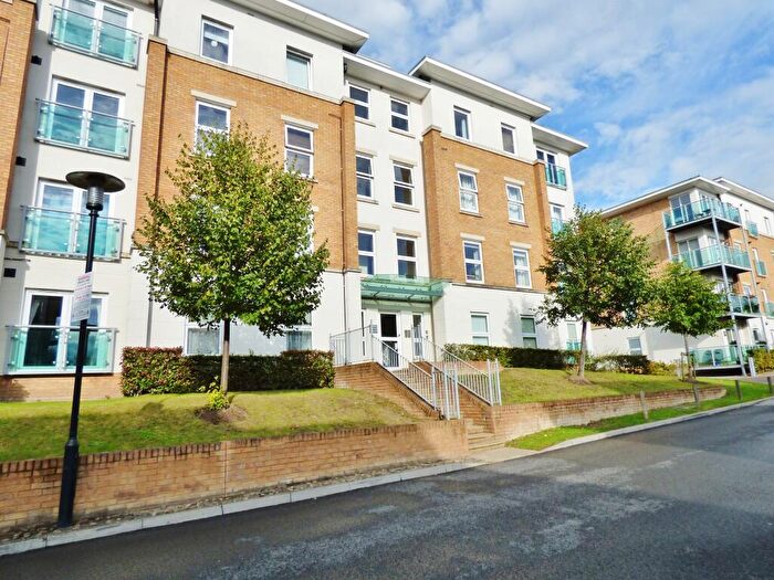 2 Bedroom Triplex To Rent In Leatherhead, KT22