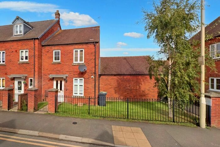 3 Bedroom Semi-Detached House To Rent In Thatcham Avenue, Kingsway, Gloucester, GL2