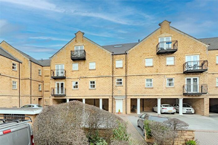 2 Bedroom Apartment For Sale In Narrowboat Wharf, Leeds, West Yorkshire, LS13