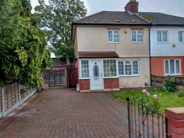 3 Bedroom Semi-Detached House To Rent In Duke Road, Barkingside, Ig2
