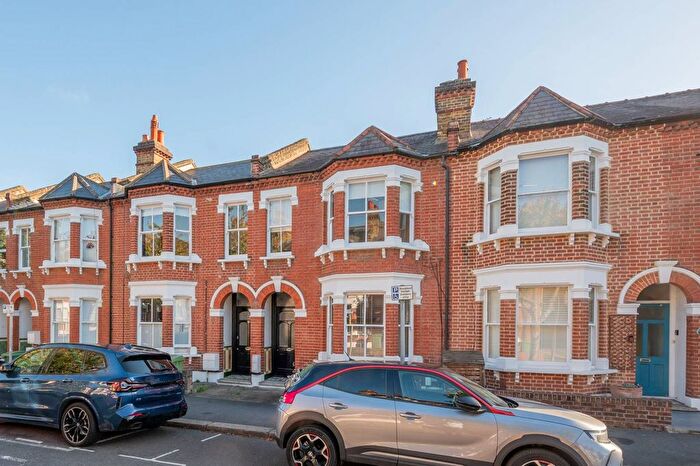 2 Bedroom Flat To Rent In Kinsale Road, Peckham Rye, London, SE15