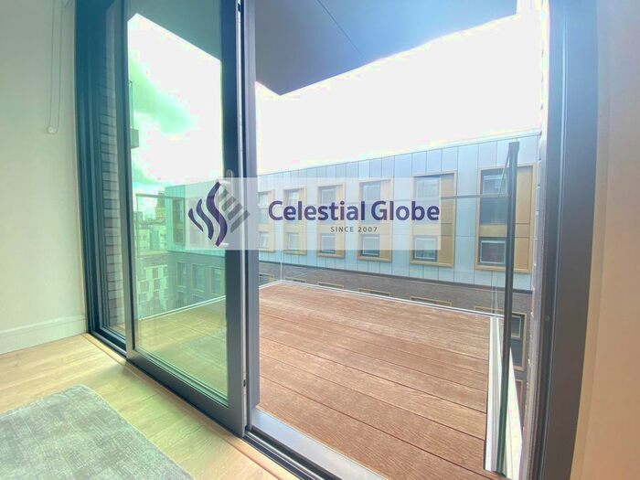 2 Bedroom Flat To Rent In Piazza Walk, London, E1