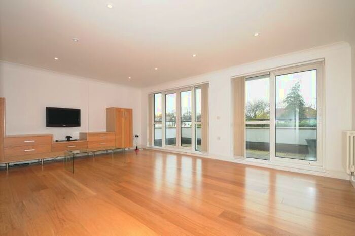 2 Bedroom Apartment To Rent In Broughton Avenue, Finchley, N3