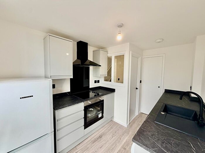 2 Bedroom Flat To Rent In Eastern Parade, Southsea, PO4