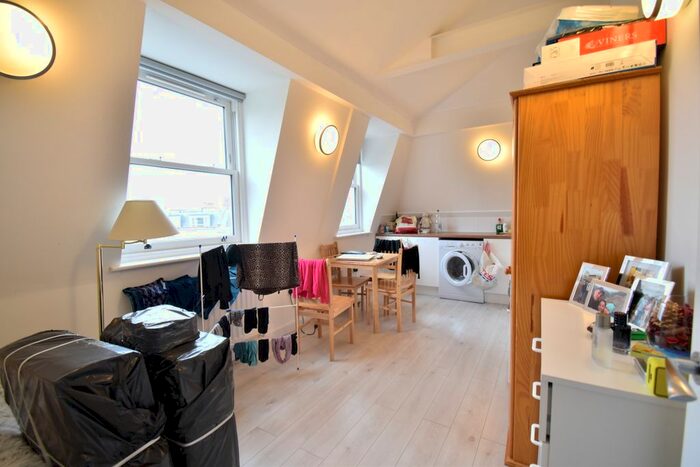 Studio To Rent In Warwick Road, Earls Court, SW5